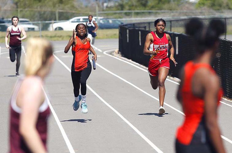 Photos Saks Track Relay Races Slideshows