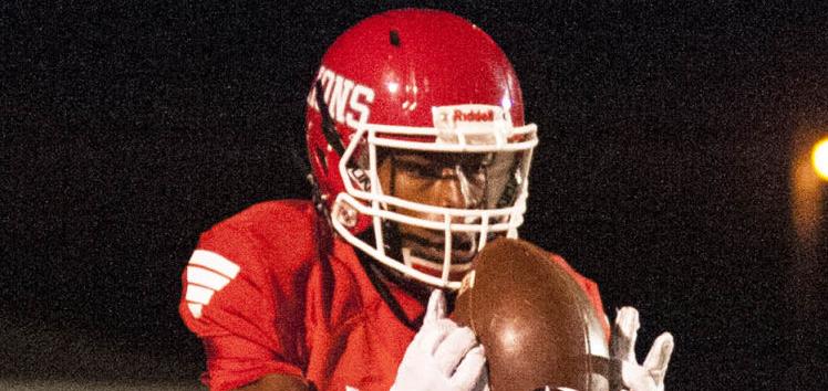 AnnistonStar.com - Munford stays in playoff hunt with 48-0 victory over St. Clair County image