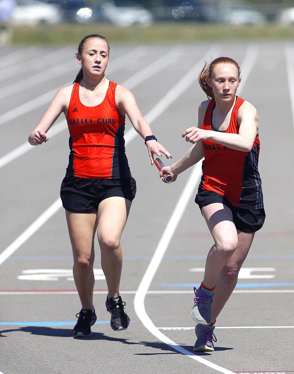 Photos Saks Track Relay Races Slideshows