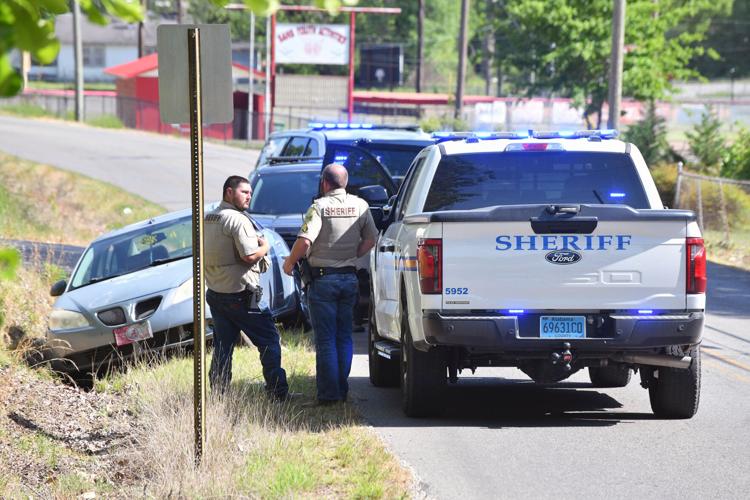 Calhoun deputies capture two after chase near Saks High | Anniston ...
