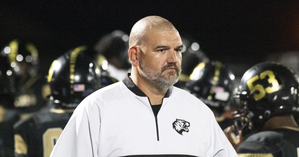 AnnistonStar.com - SEMIFINAL BOUND: Harvey tosses three TDs, rushes for one in B.B. Comer victory image