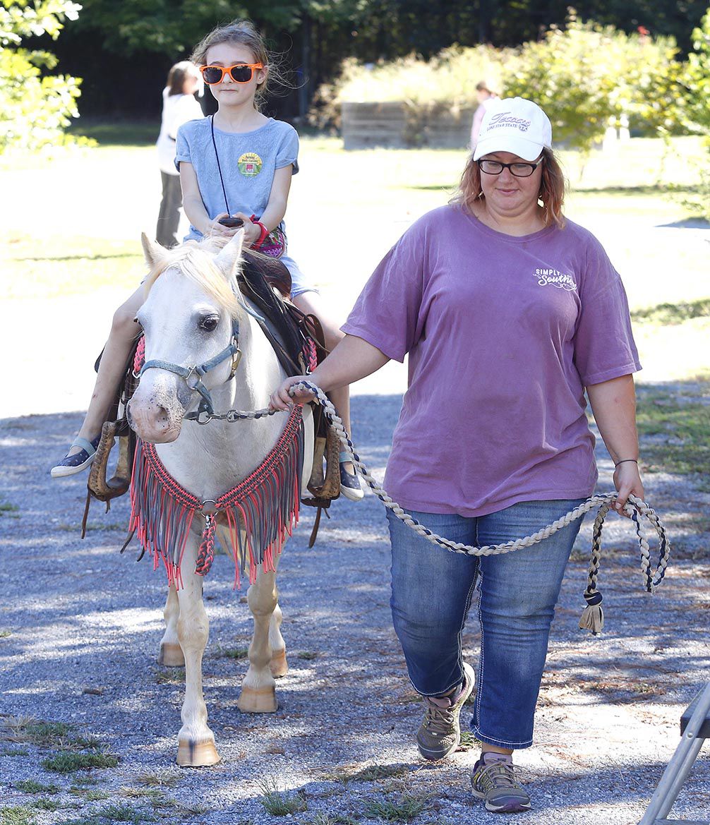 091518_Community Gardens Fall Fest_009 tp.jpg