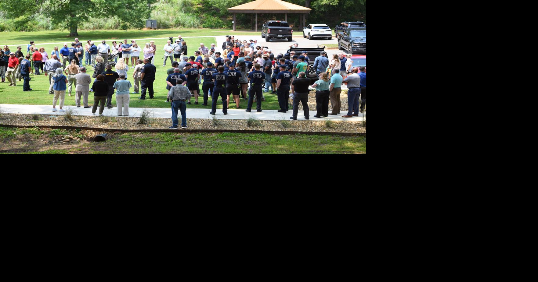 Community gathers in prayer for Anniston’s fire chief News
