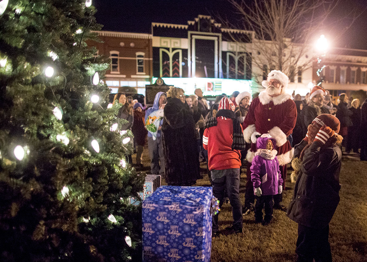 Tree lighting ceremony kicks off Talladega s Christmas on the Square