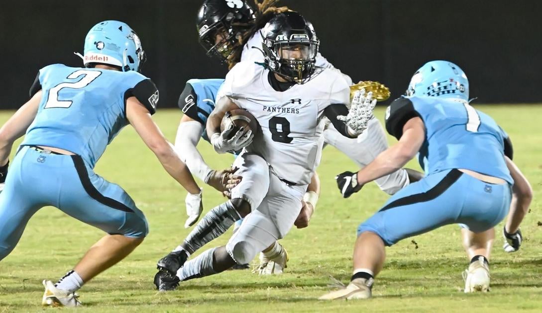 AnnistonStar.com - Prep football: Smith, Spinks help Wellborn stay perfect image