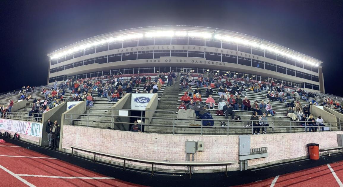 AnnistonStar.com - Prep football: Ennis’ 5 touchdowns lift Ohatchee past Munford image