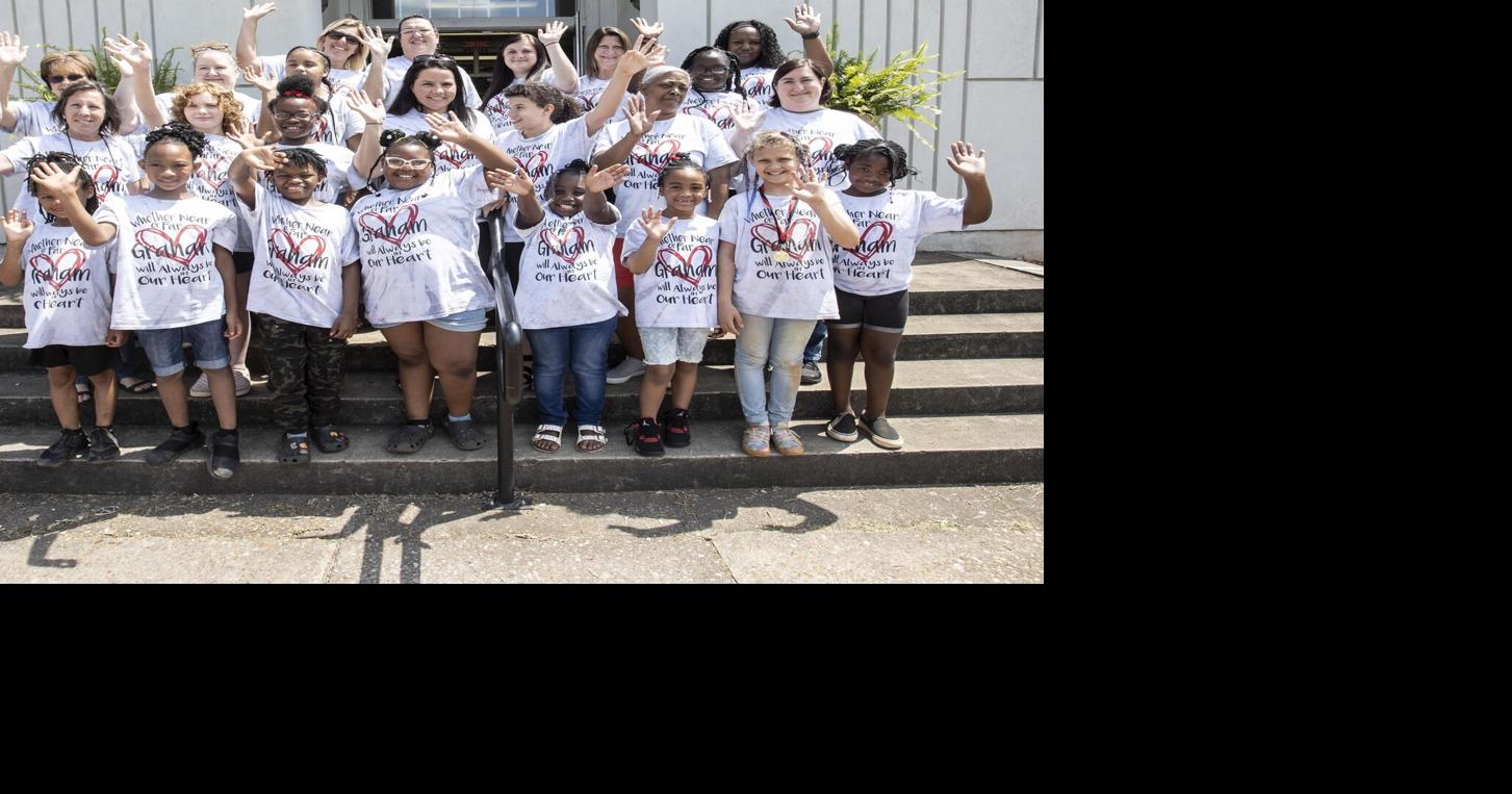 Graham Elementary celebrates school's final day News