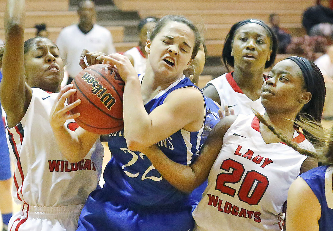 White Plains vs Saks Girls Basketball Game Slideshows