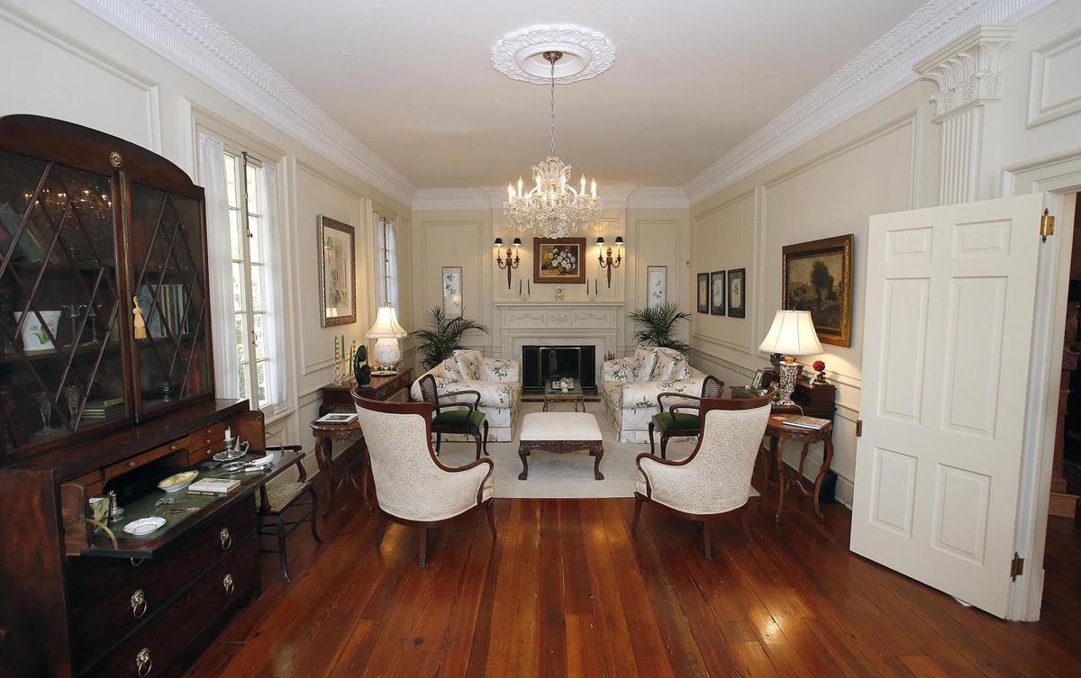 Springwood Inn: Music room