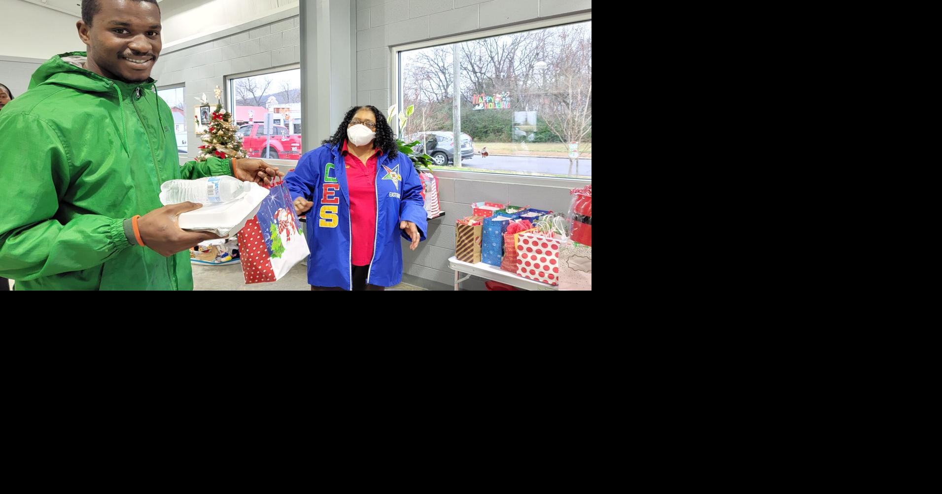 Soup Bowl patrons get gifts from group Anniston