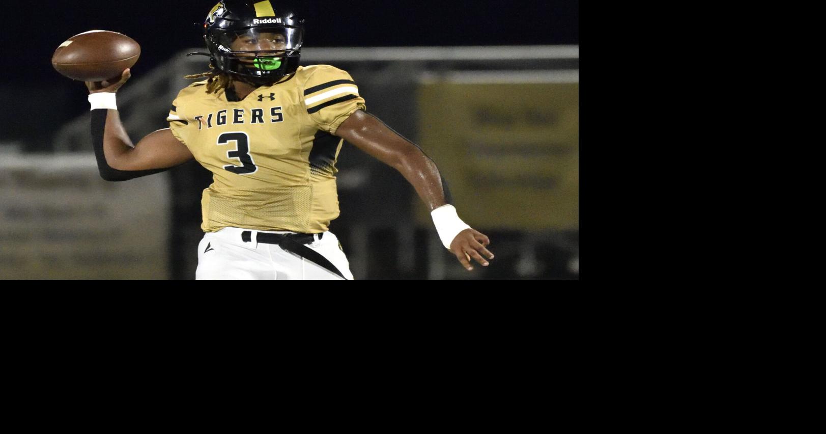 AnnistonStar.com - Prep football: Harvey brings a veteran presence to No. 1-ranked B.B. Comer image