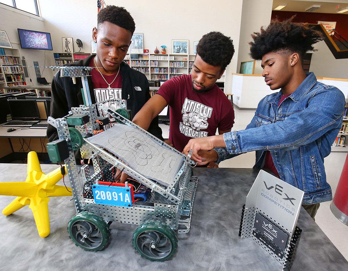 Anniston High students take quickly to robotics Education