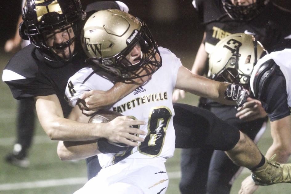 AnnistonStar.com - SLIDESHOW: B.B. Comer Tigers vs. Fayetteville Wolves - Friday Sights image