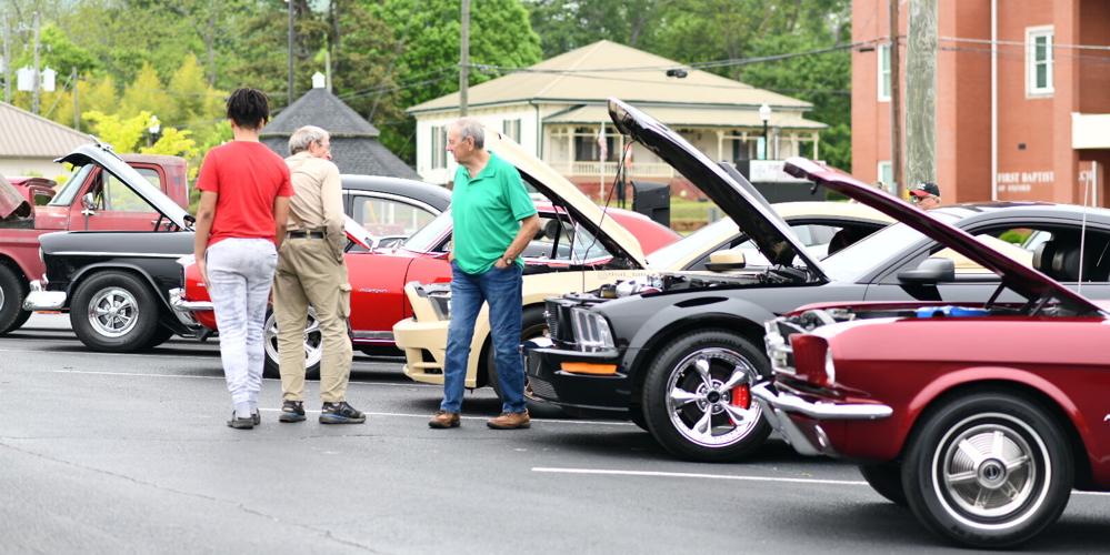 Enthusiasts check out old wheels in downtown Oxford car show