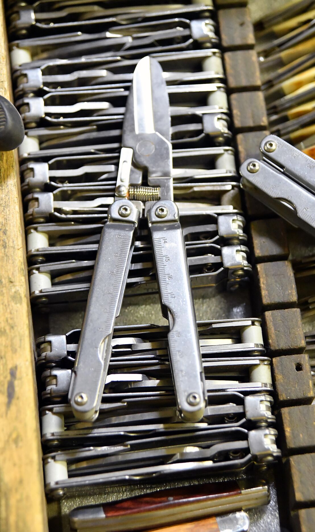Bear & Son Knife Sale 19.JPG