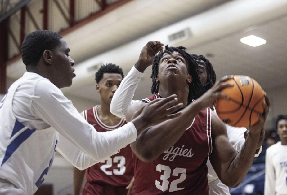 AnnistonStar.com - Senior duo powers Aggies past upset-minded Tigers image