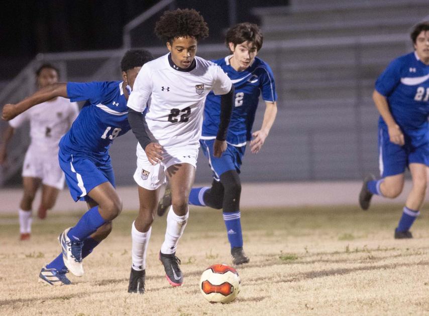 AnnistonStar.com - Lincoln overwhelms Childersburg with offensive barrage image