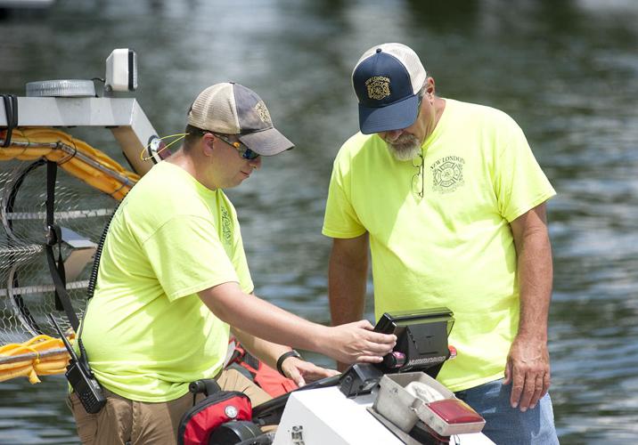 Coast Guard Auxiliary training on Logan Martin (photo gallery