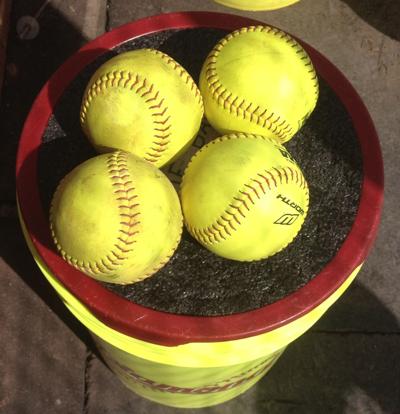 Ncaa Softball Bama Breaks Out The Bats To Finish Off Regional Le Softball