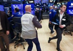 Markets calmer despite growing US-China trade tensions