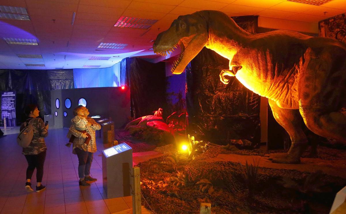 traveling animatronic dinosaur exhibit