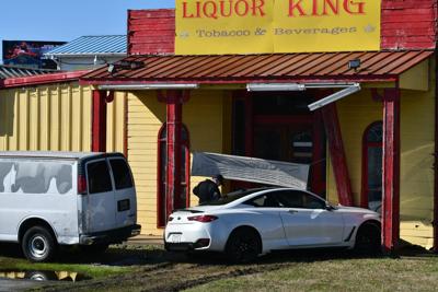 Police Chase Of Stolen Car Ends In Crash At Oxford Liquor Store