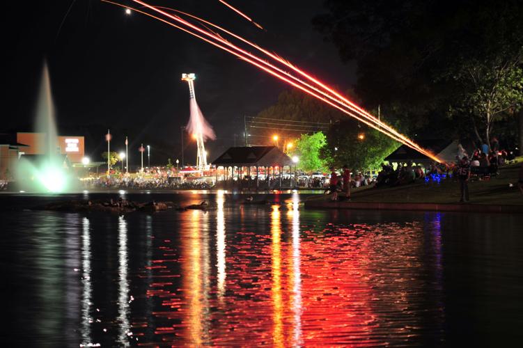 Oxford Fireworks Display Sunday Night At Oxford Lake Slideshows