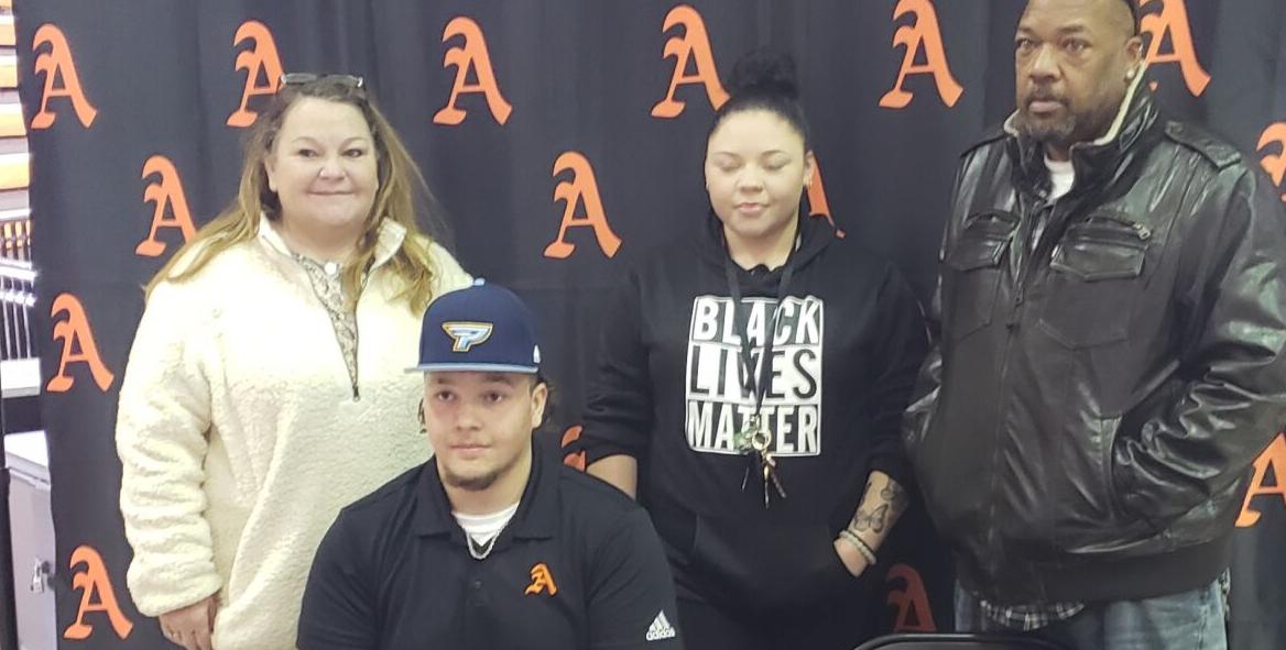 AnnistonStar.com - Recruiting: Alexandria's Logan to pull in football, throw in track image