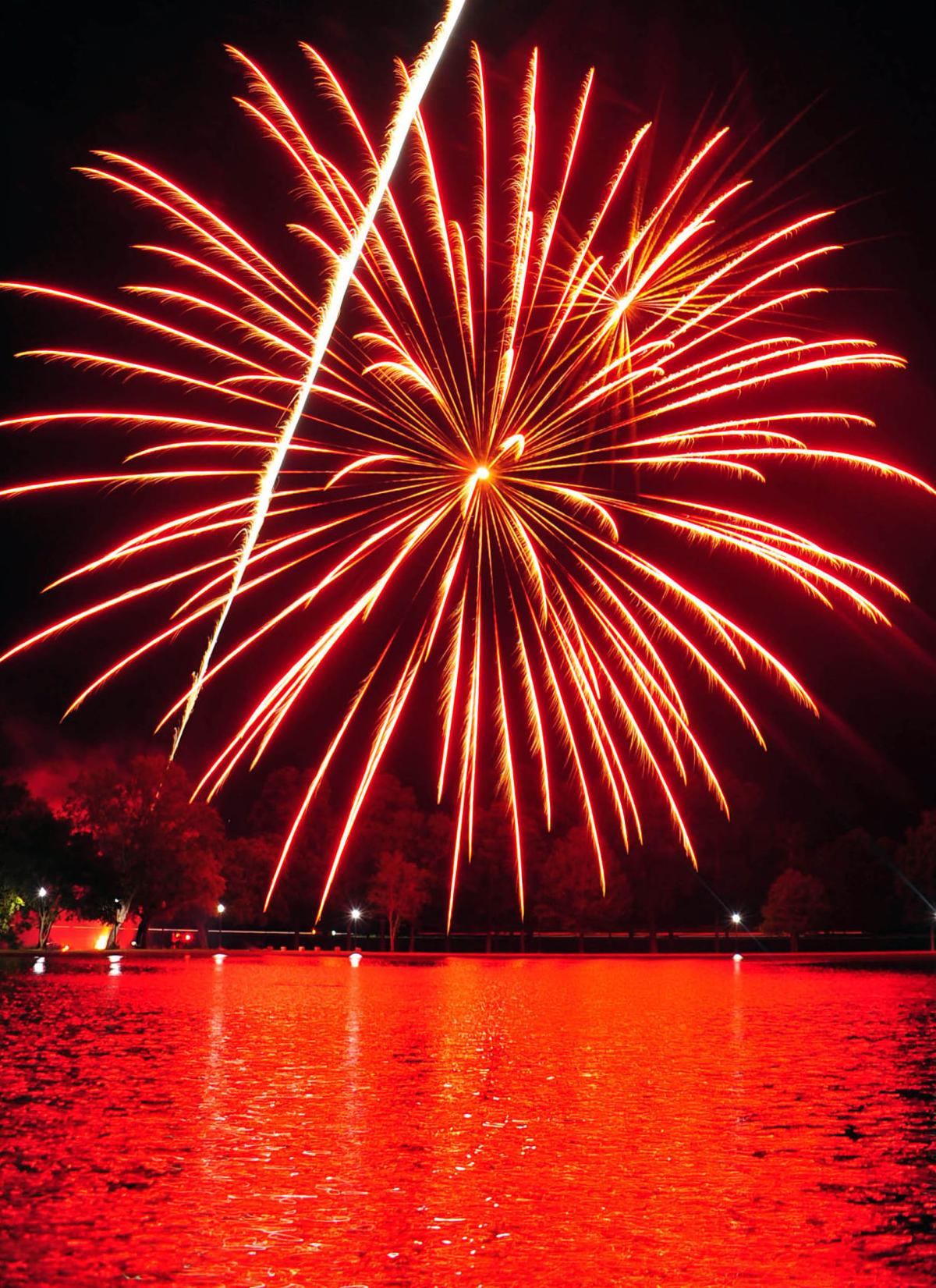 Oxford Fireworks Display Sunday Night At Oxford Lake Slideshows