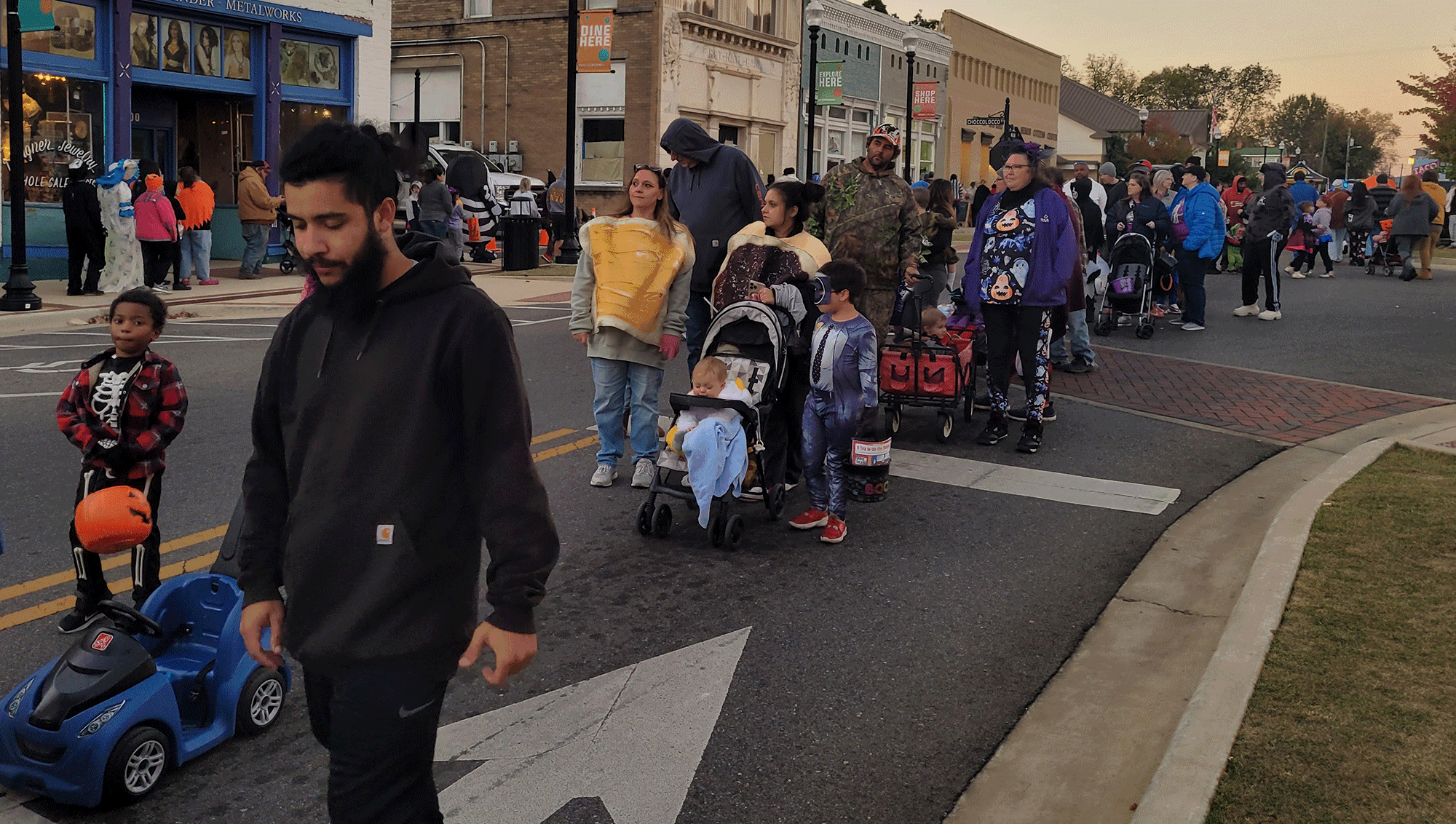 Oxford’s Halloween spirit draws thousands Oxford