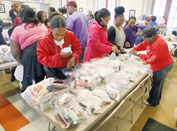 Photos Feeding The Homeless in Zinn Park News