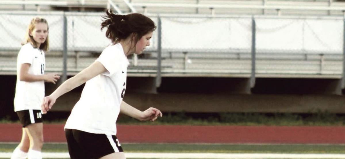 Lincoln girls soccer: Trio of Lady Golden Bears earn all-state honors image