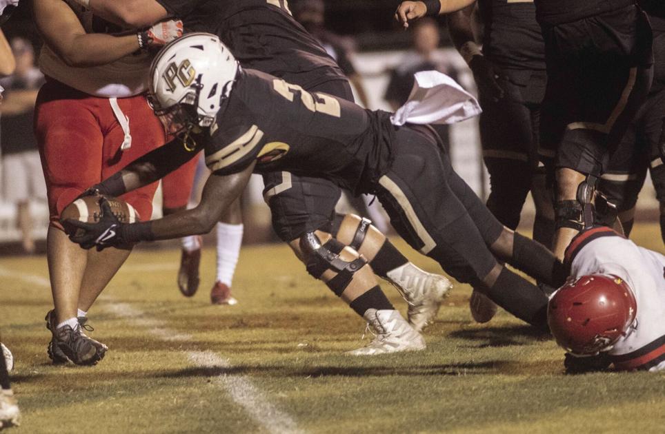 AnnistonStar.com - Pell City quarterback battles continues as Panthers roar past Talladega image