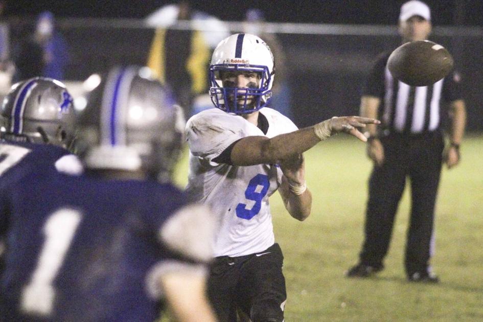 AnnistonStar.com - SLIDESHOW: Winterboro Bulldogs vs. Victory Christian Lions image