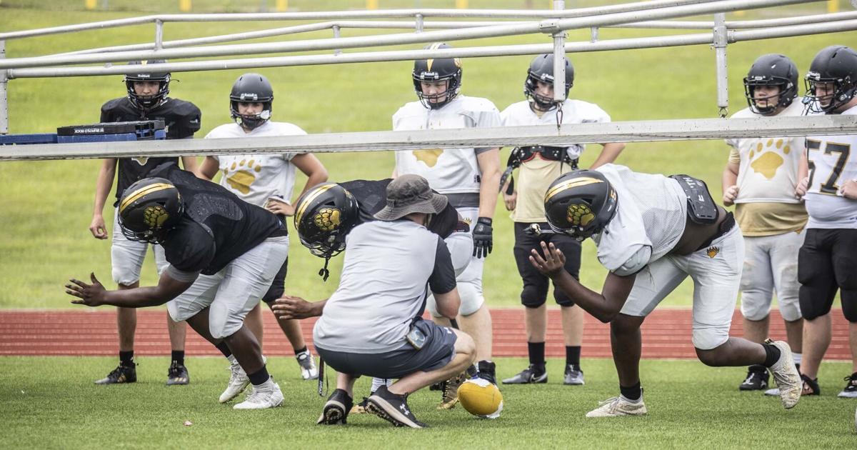 AnnistonStar.com - Prep football: Defense helps lift Lincoln to fast start this season image