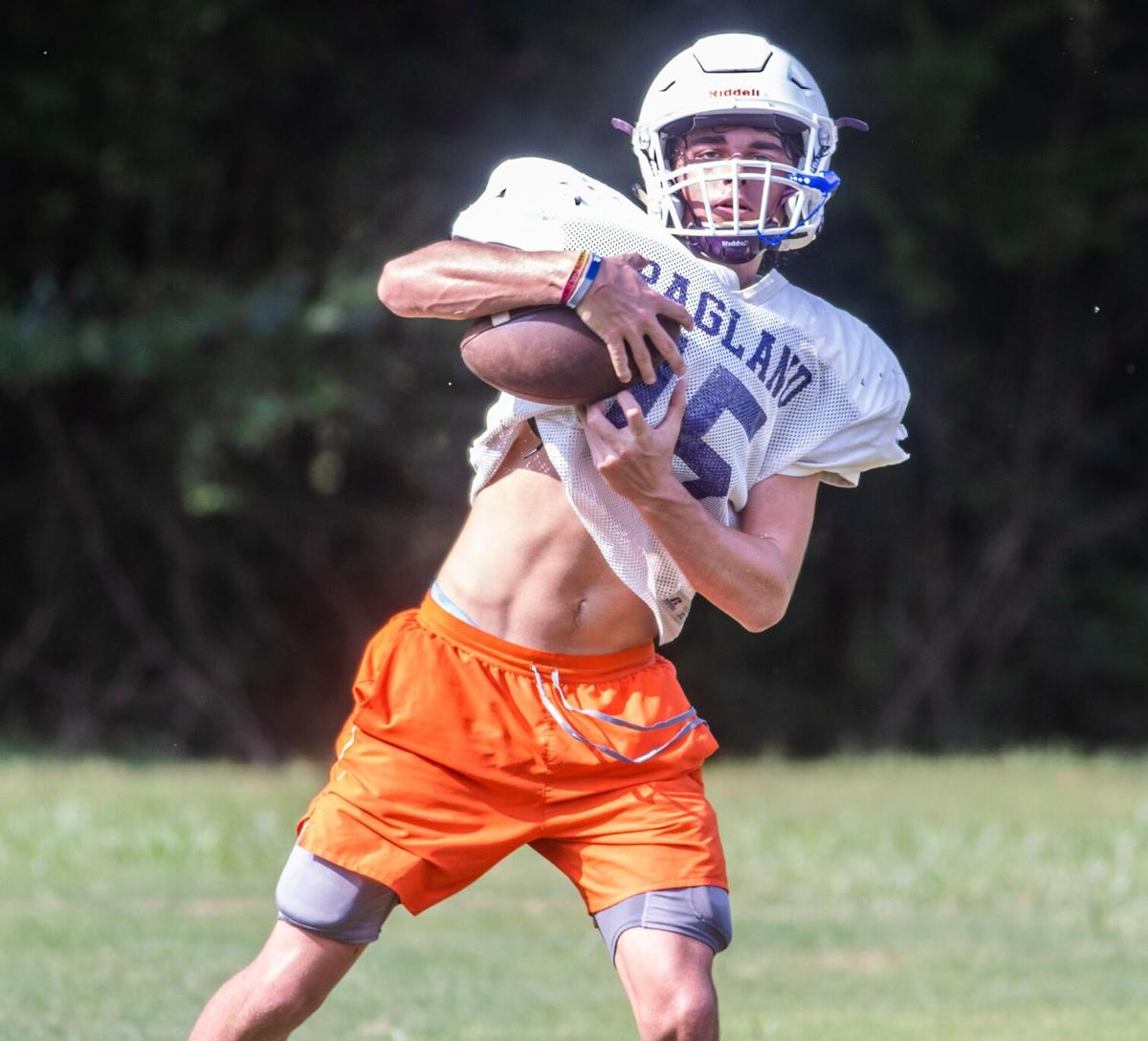 Photos Ragland prepares for season Slideshows
