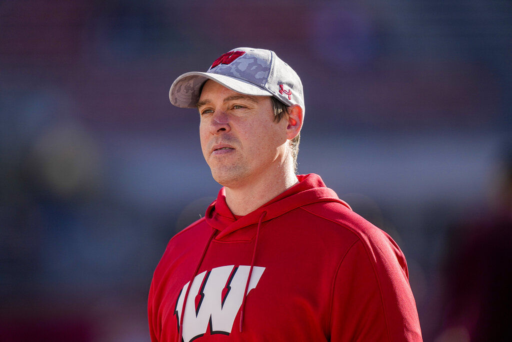 Jim Leonhard says he won't return to Wisconsin staff