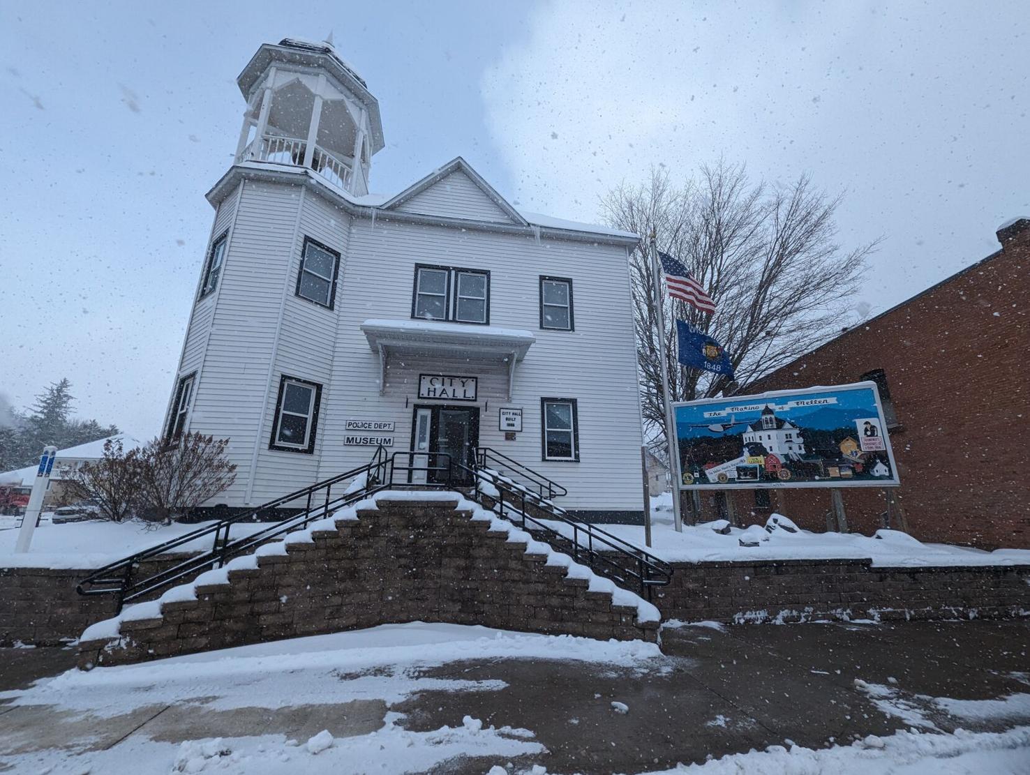 Mellen contemplates disbanding police department Local