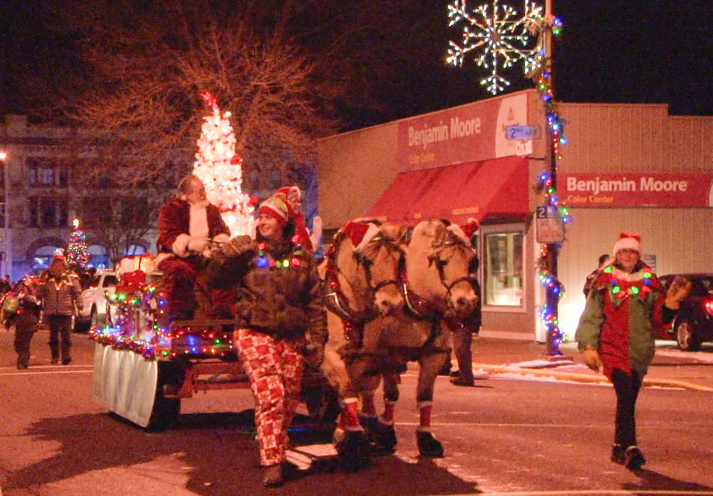 Eau Clagire Christmas Parazd 2022 Ashland Christmas Parade Coming Saturday | Local | Apg-Wi.com