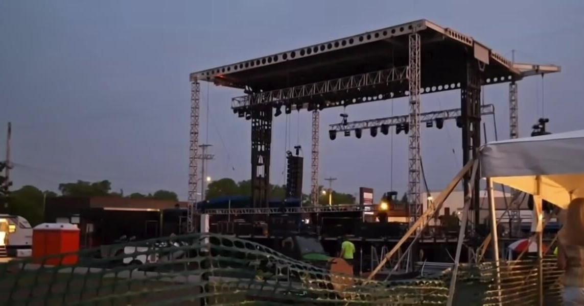 Lightning strike cuts BlackHawk performance short at Aquafest, about 5 spectators suffered minor injuries