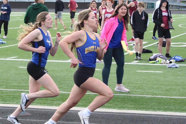 Photo gallery Division 2 track and field regional at Osceola 52322
