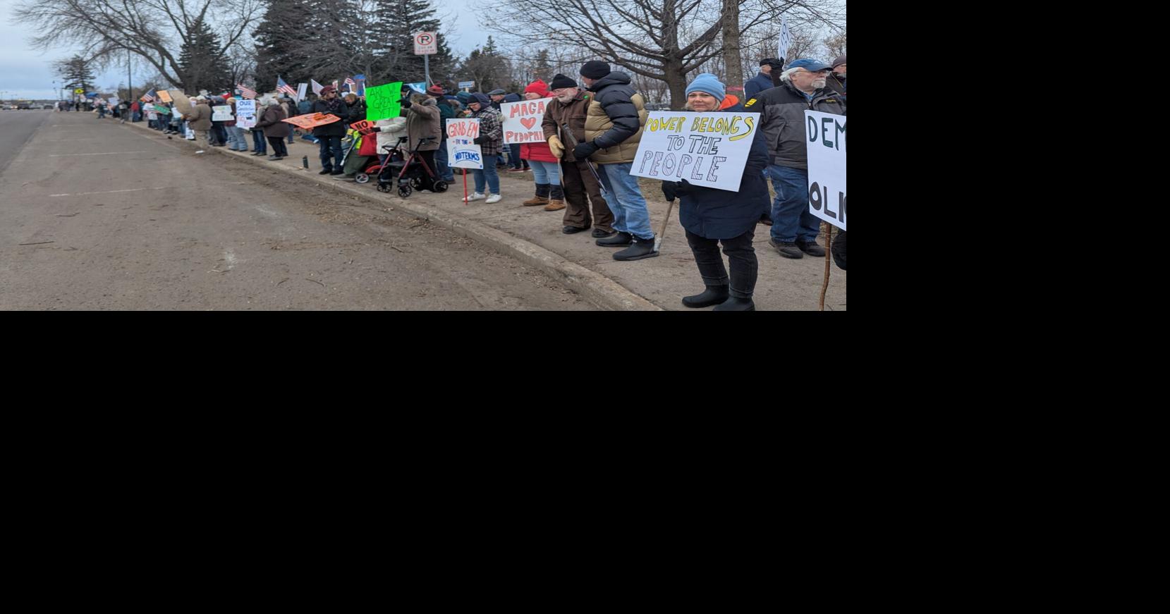 More than 800 join Ashland No Kings rally against Trump