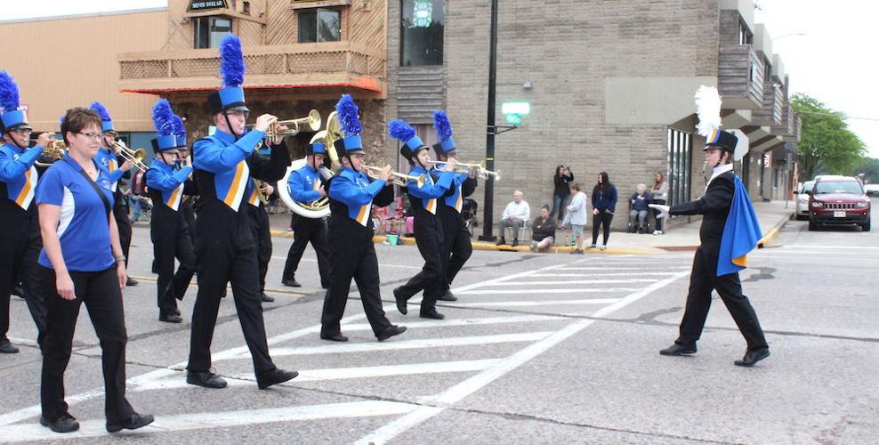 Sprinkles didn't dampen enthusiasm at Aquafest parade Rice Lake