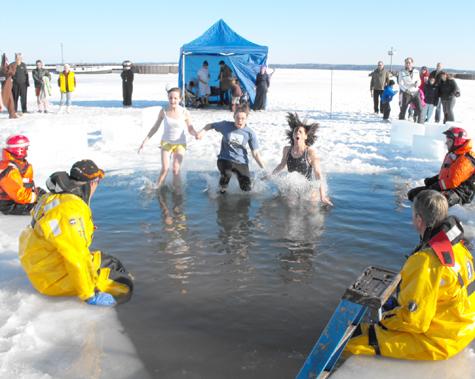 Recreation Center fans brave icy waters in polar plunge | News | apg-wi.com