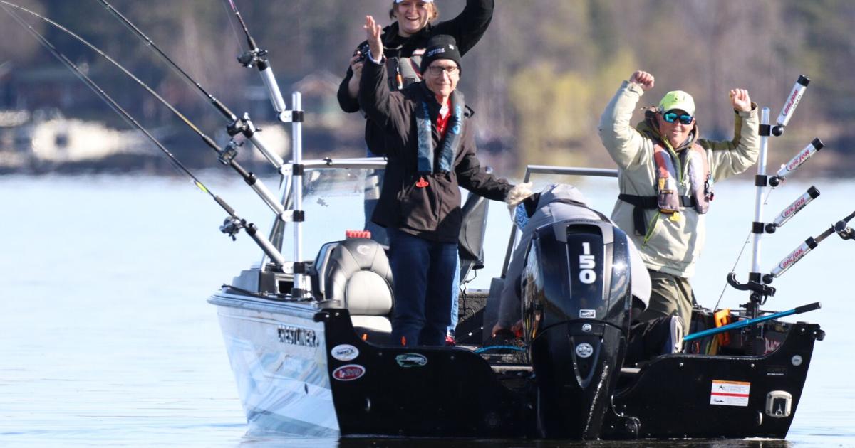 Governor quickly catches northern at Fishing Opener | Media | apg-wi.com