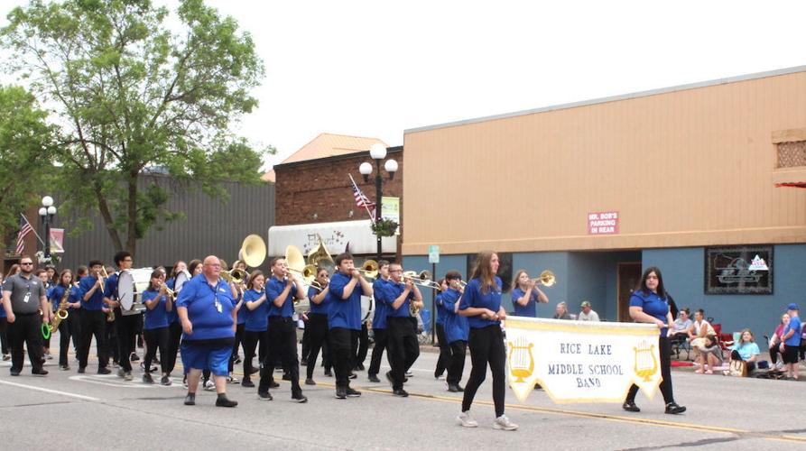 Sprinkles didn't dampen enthusiasm at Aquafest parade Rice Lake