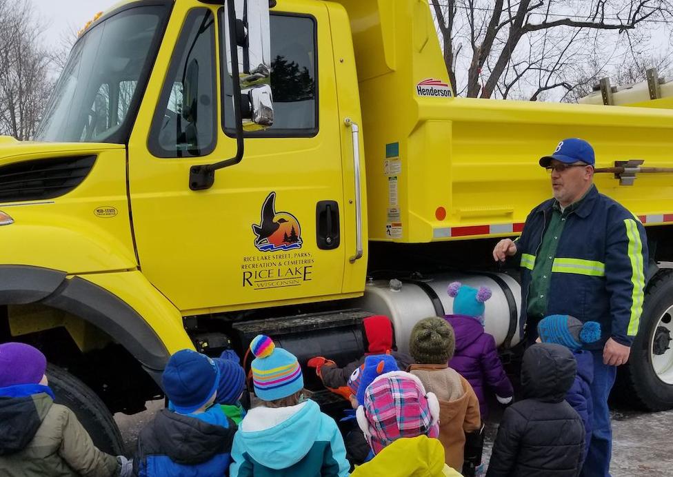 Snow plow driver visits Kids at First Free