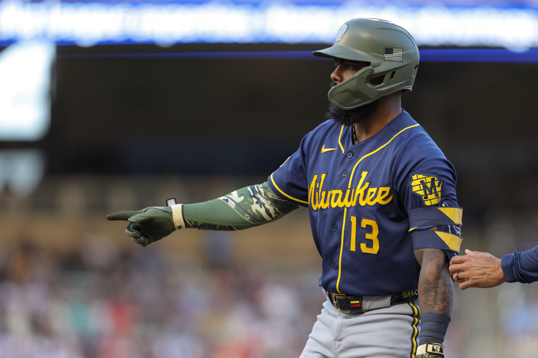 Chourio hits go-ahead homer, makes run-saving catch to lead