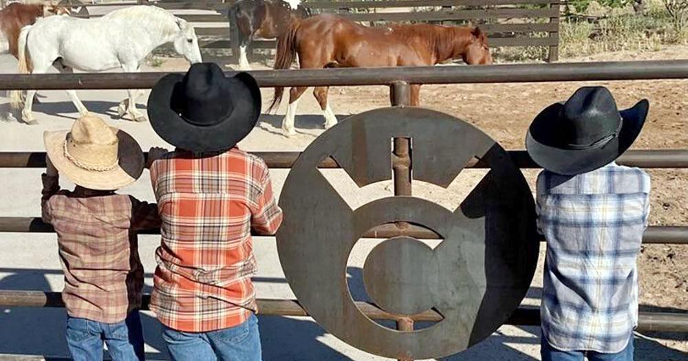 Learn how to cowboy at this Arizona ranch | News & Stories ...