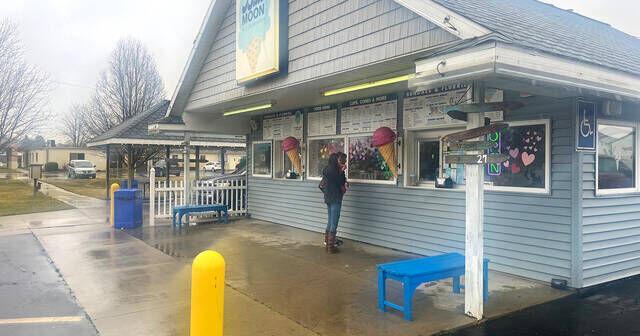 Blue Moon Ice Cream Shop sails into 20th season - Vimarsana News
